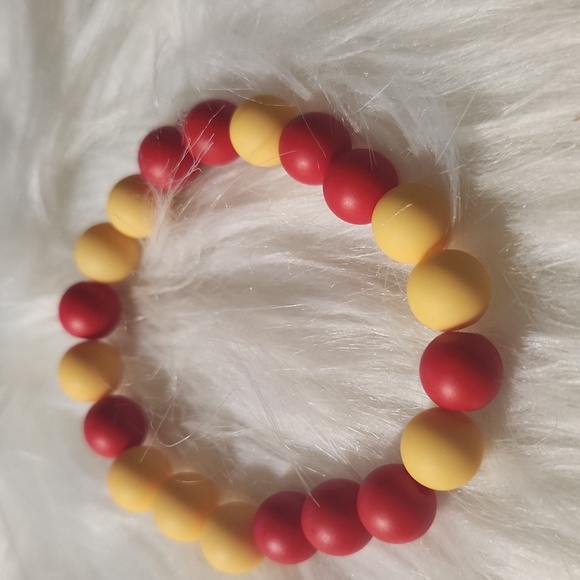 Handcrafted beaded bracelet made on stretchy cord - Picture 4 of 4